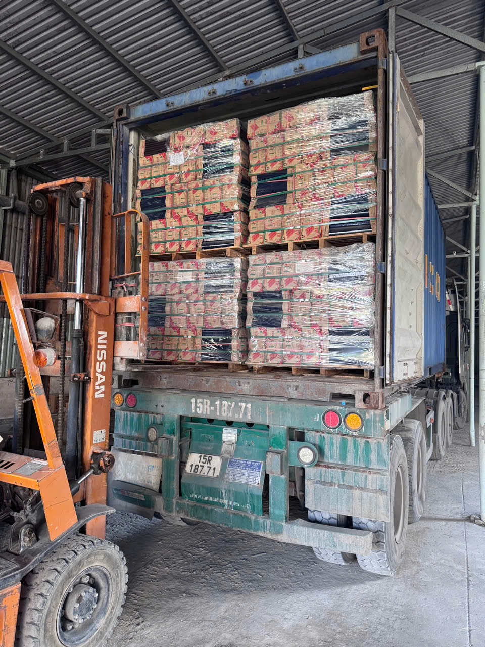 Container ngói HELEN HL02 nhập kho Ánh Dương