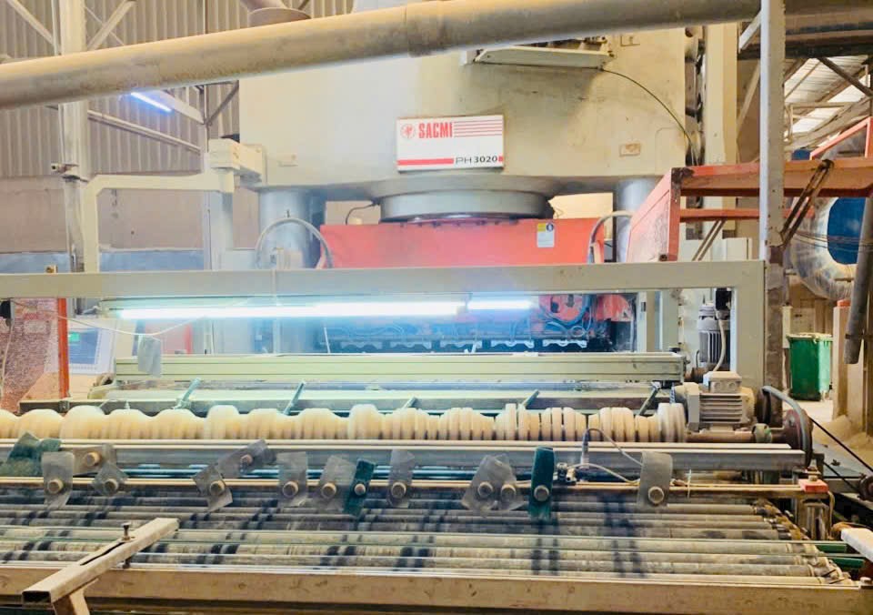 Máy định hình, Máy ép ngói HELEN VIỆT ANH nhập khẩu ITALY