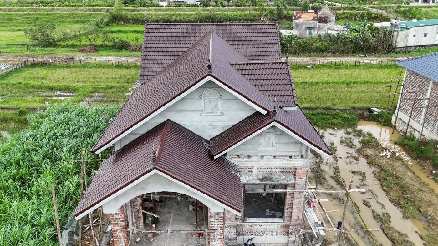 gía ngói lợp nhà mái thái