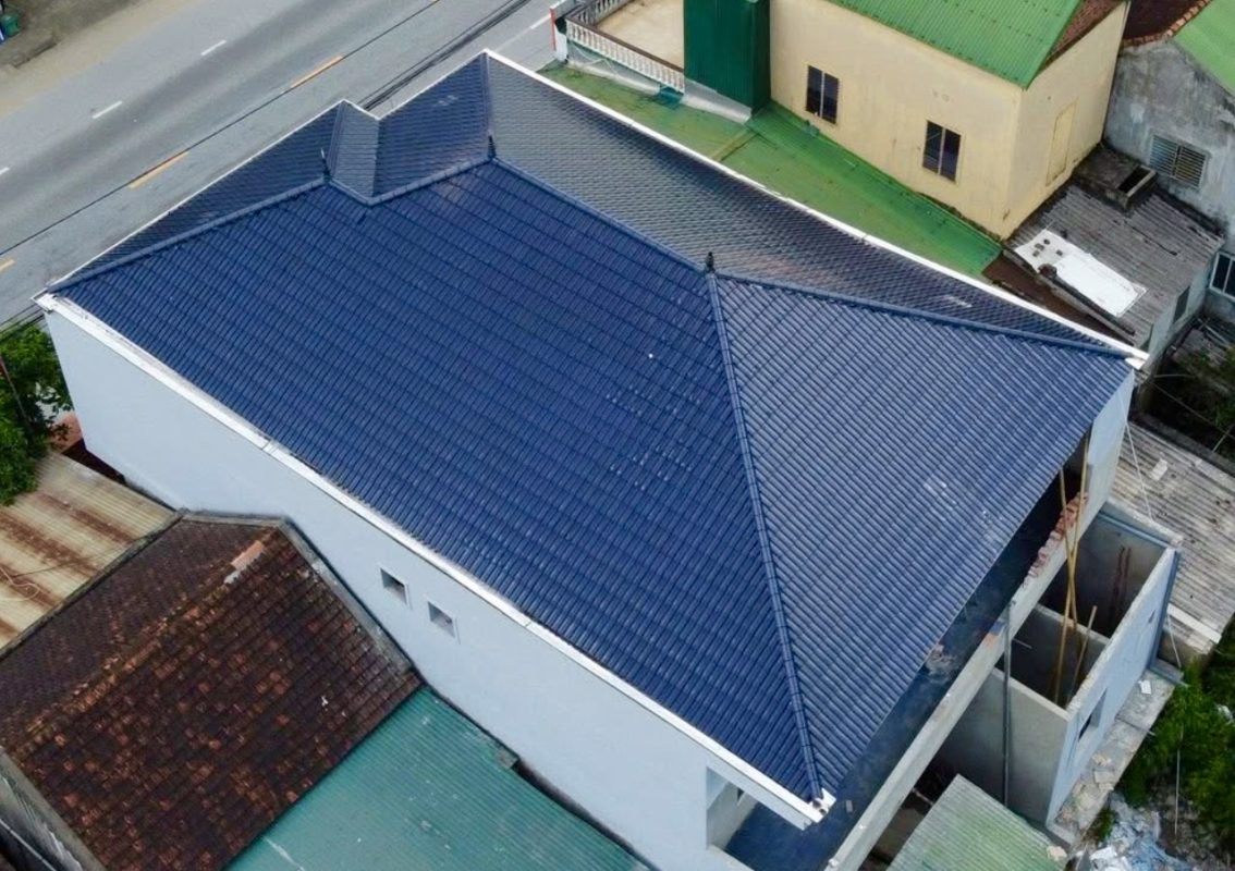 Ngói VELES có tốt không? → Câu trả lời là RẤT TỐT trong tầm giá. NGÓI VELES VỚI: • Độ bền cao • Thiết kế chống dột hiệu quả • Màu sắc đa dạng, sang trọng • Công nghệ hiện đại