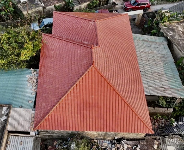 Ngói VELES có tốt không? → Câu trả lời là RẤT TỐT trong tầm giá. NGÓI VELES VỚI: • Độ bền cao • Thiết kế chống dột hiệu quả • Màu sắc đa dạng, sang trọng • Công nghệ hiện đại