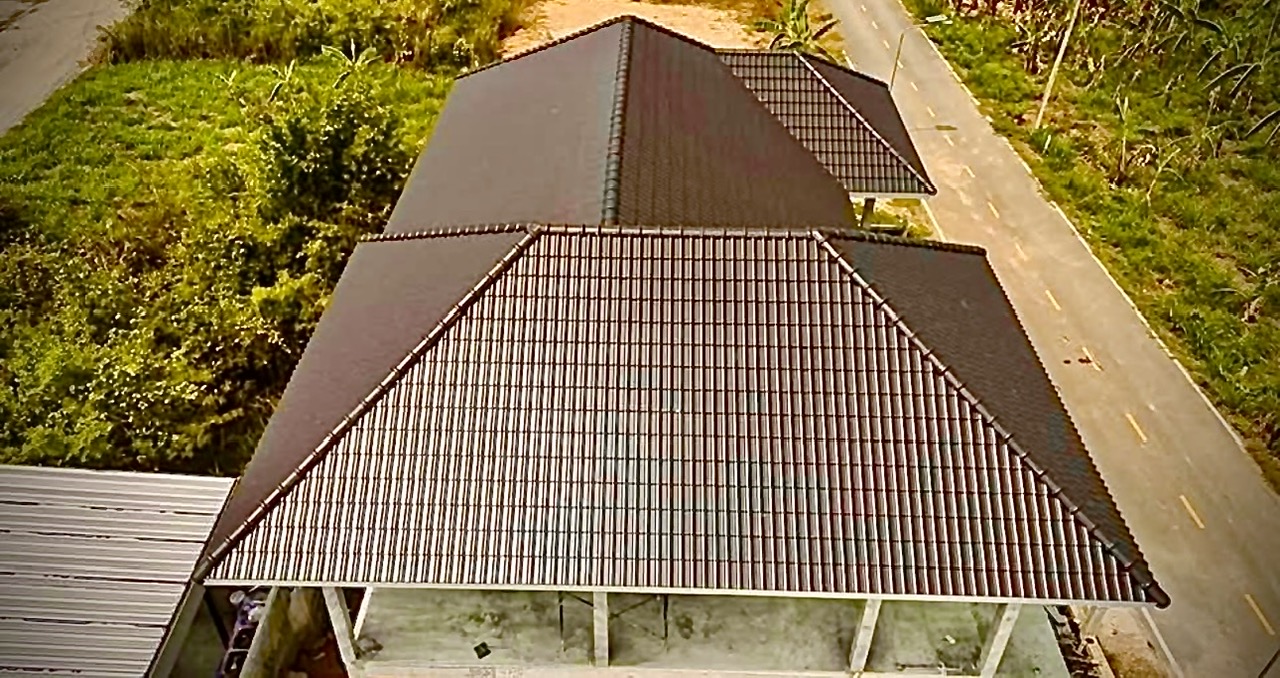 Ngói VELES có tốt không? → Câu trả lời là RẤT TỐT trong tầm giá. NGÓI VELES VỚI: • Độ bền cao • Thiết kế chống dột hiệu quả • Màu sắc đa dạng, sang trọng • Công nghệ hiện đại